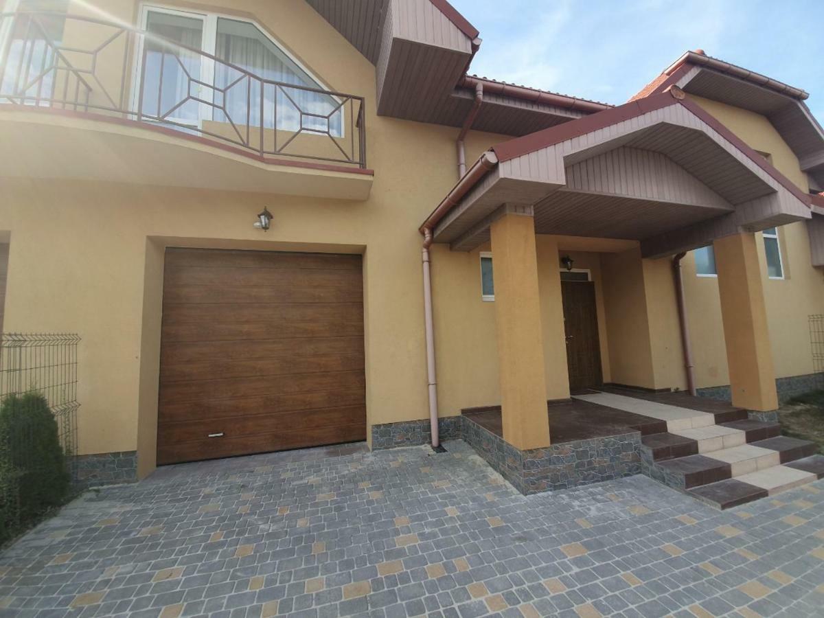 Апартаменты Премиум Класса На Гвардейской Uzhhorod Exterior photo